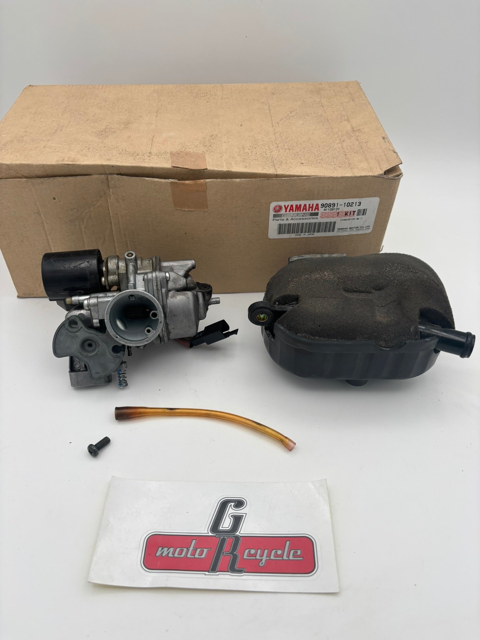 YAMAHA USED CARBURETOR KIT ( 5PJ-14301-01-00 + 4WX-WE441-00-00 ) 90891-10213-00-U Y282