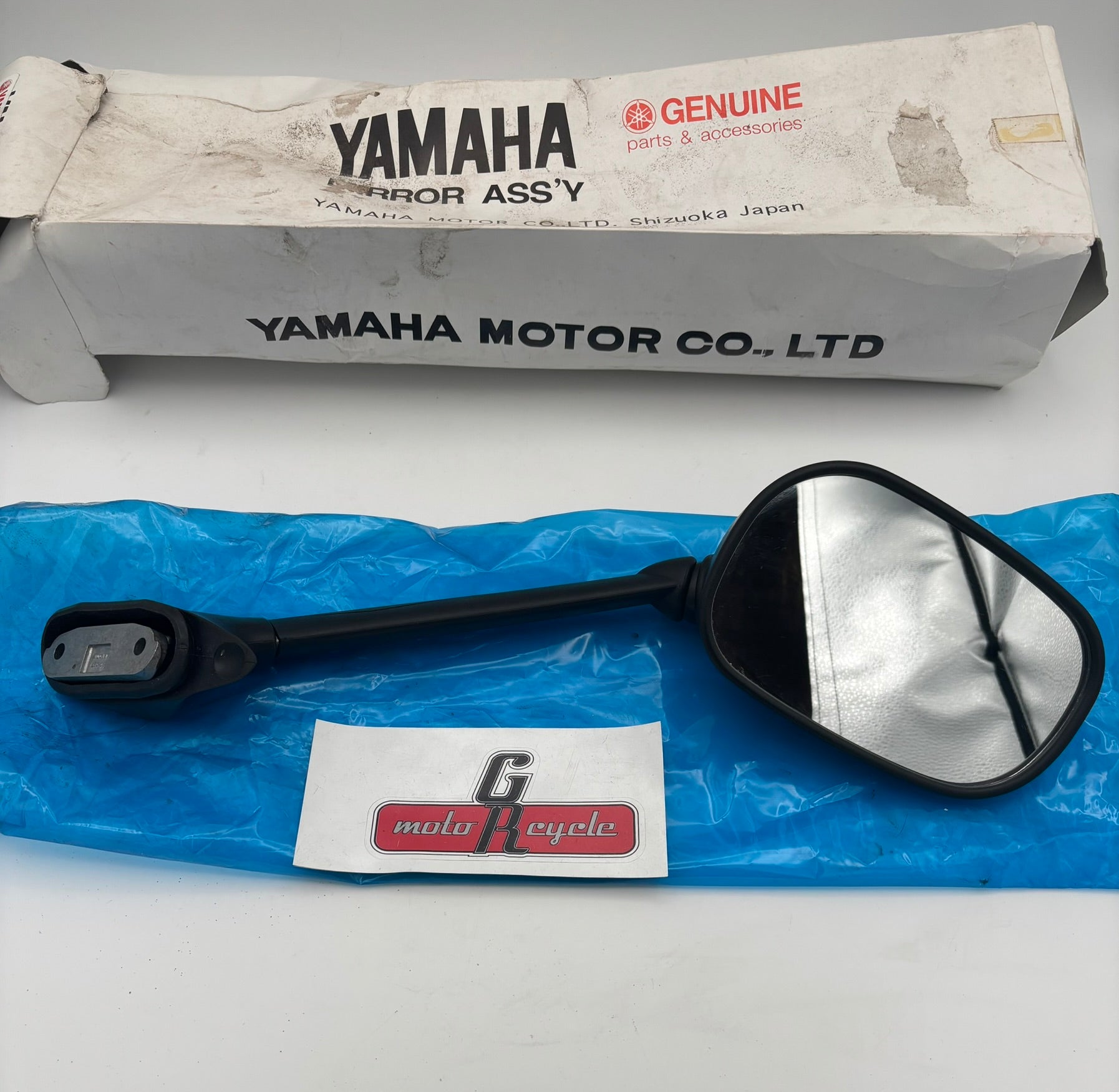 YAMAHA USED RIGHT REAR VIEW MIRROR (DAMAGED) (SUB 4B5-26290-19-00 4B5-26290-00-00 ) 4B5-26290-09-00-U Y284