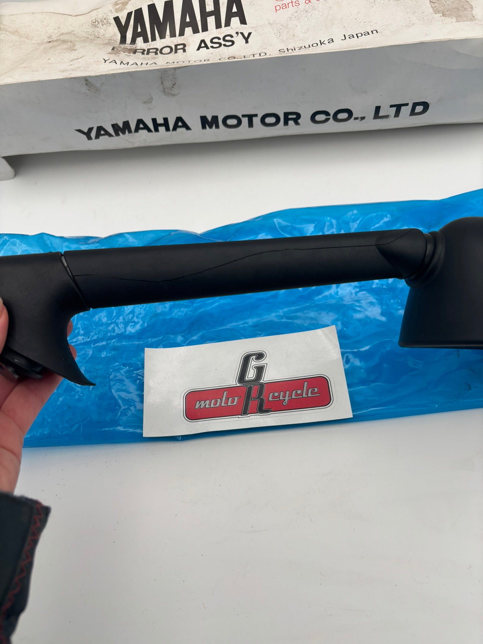 YAMAHA USED RIGHT REAR VIEW MIRROR (DAMAGED) (SUB 4B5-26290-19-00 4B5-26290-00-00 ) 4B5-26290-09-00-U Y284