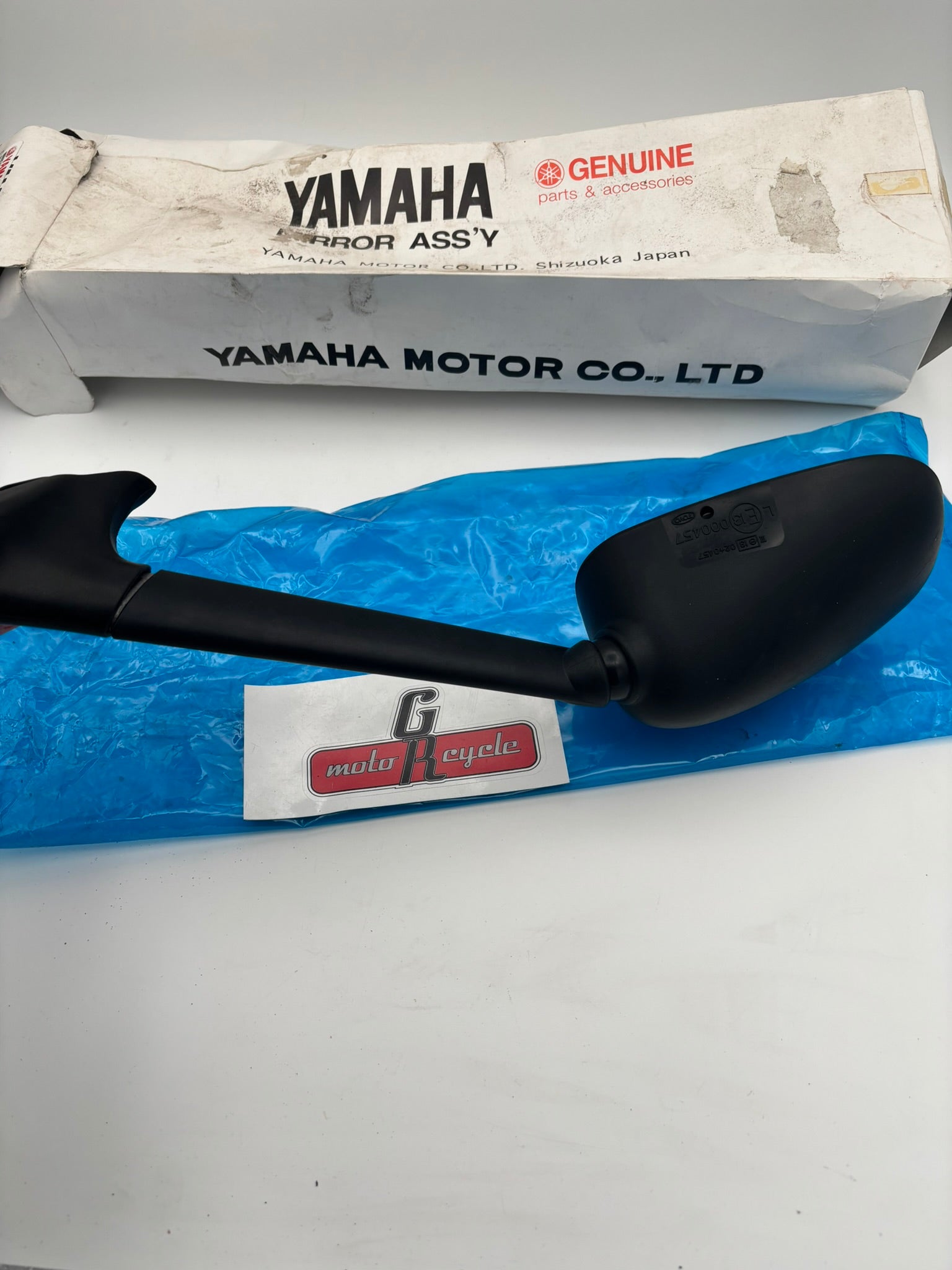 YAMAHA USED RIGHT REAR VIEW MIRROR (DAMAGED) (SUB 4B5-26290-19-00 4B5-26290-00-00 ) 4B5-26290-09-00-U Y284