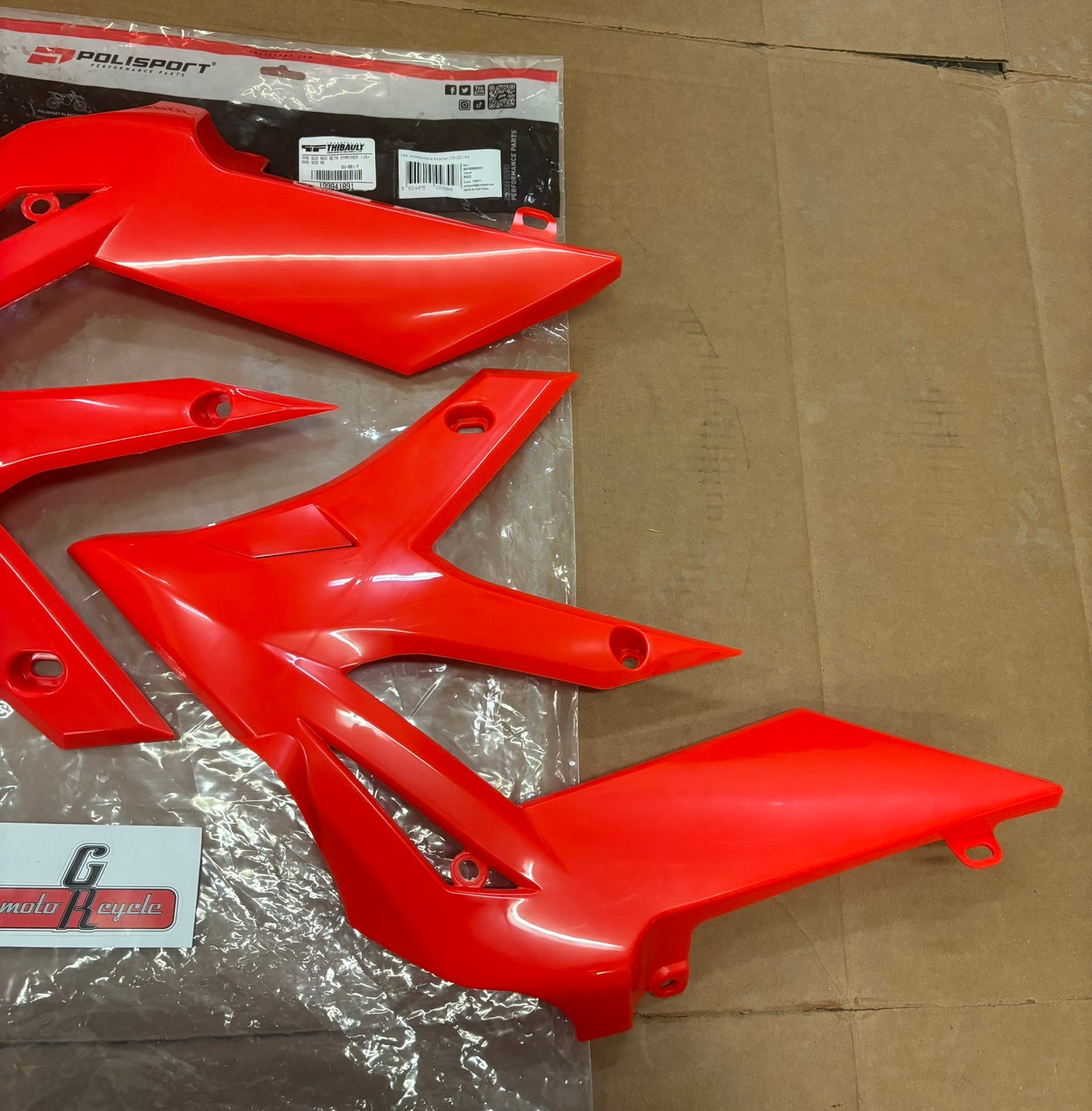 AFTERMARKET POLISPORT 15+ RADIATOR SCOOPS RED BETA XTRAINER (DAMAGED) 8418900001 J14
