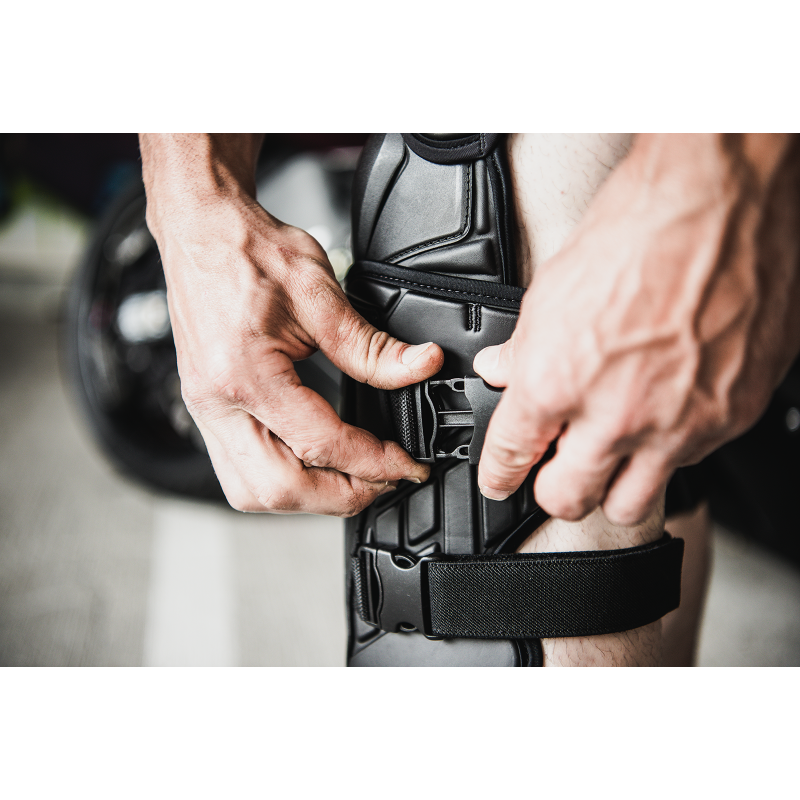 ICON FA3 KNEE GUARD BLACK S/M 2704-0494