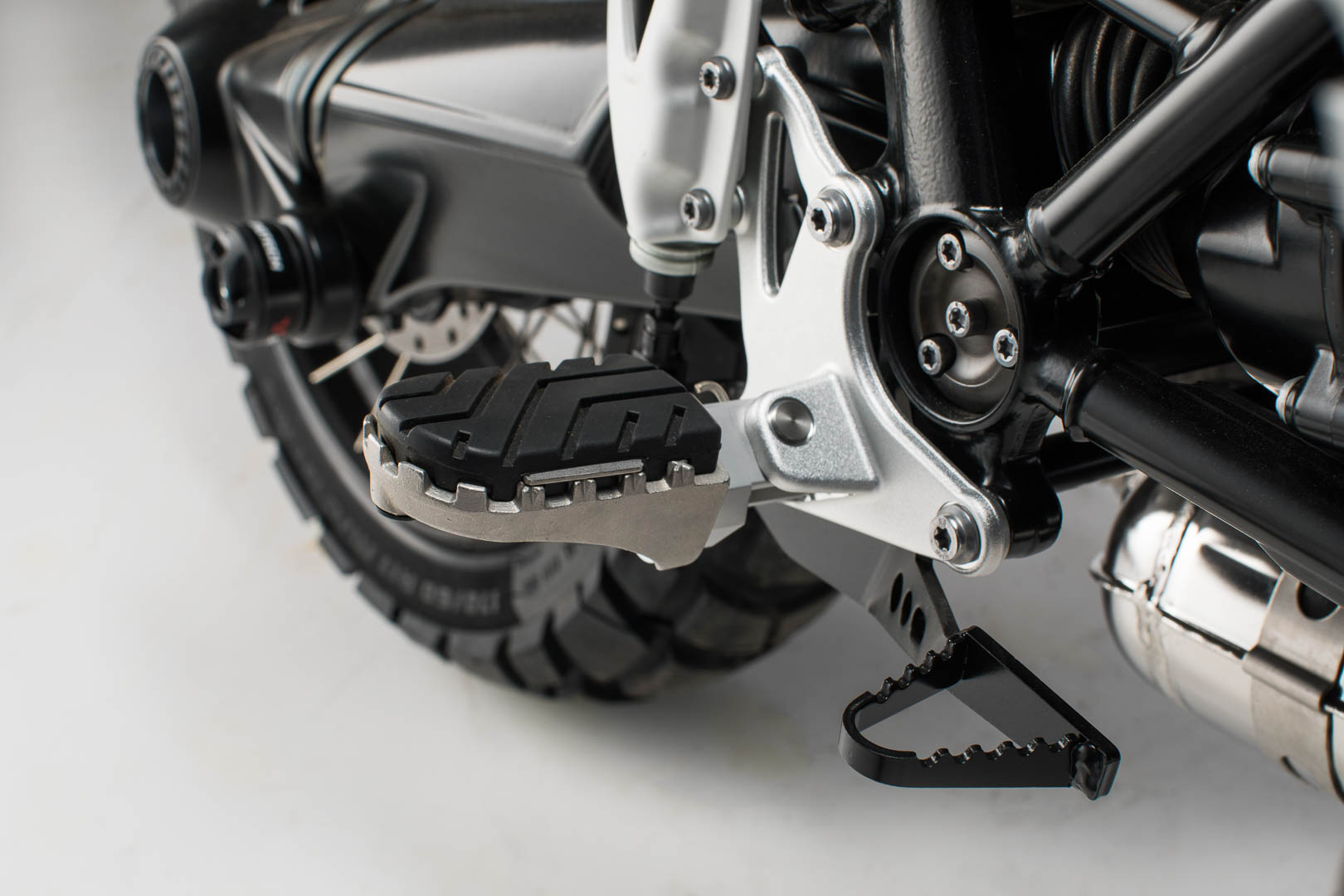SW-MOTECH ION FOOTREST R9T SCRAMBLER/GS (16-22) FRS.07.011.10800/S