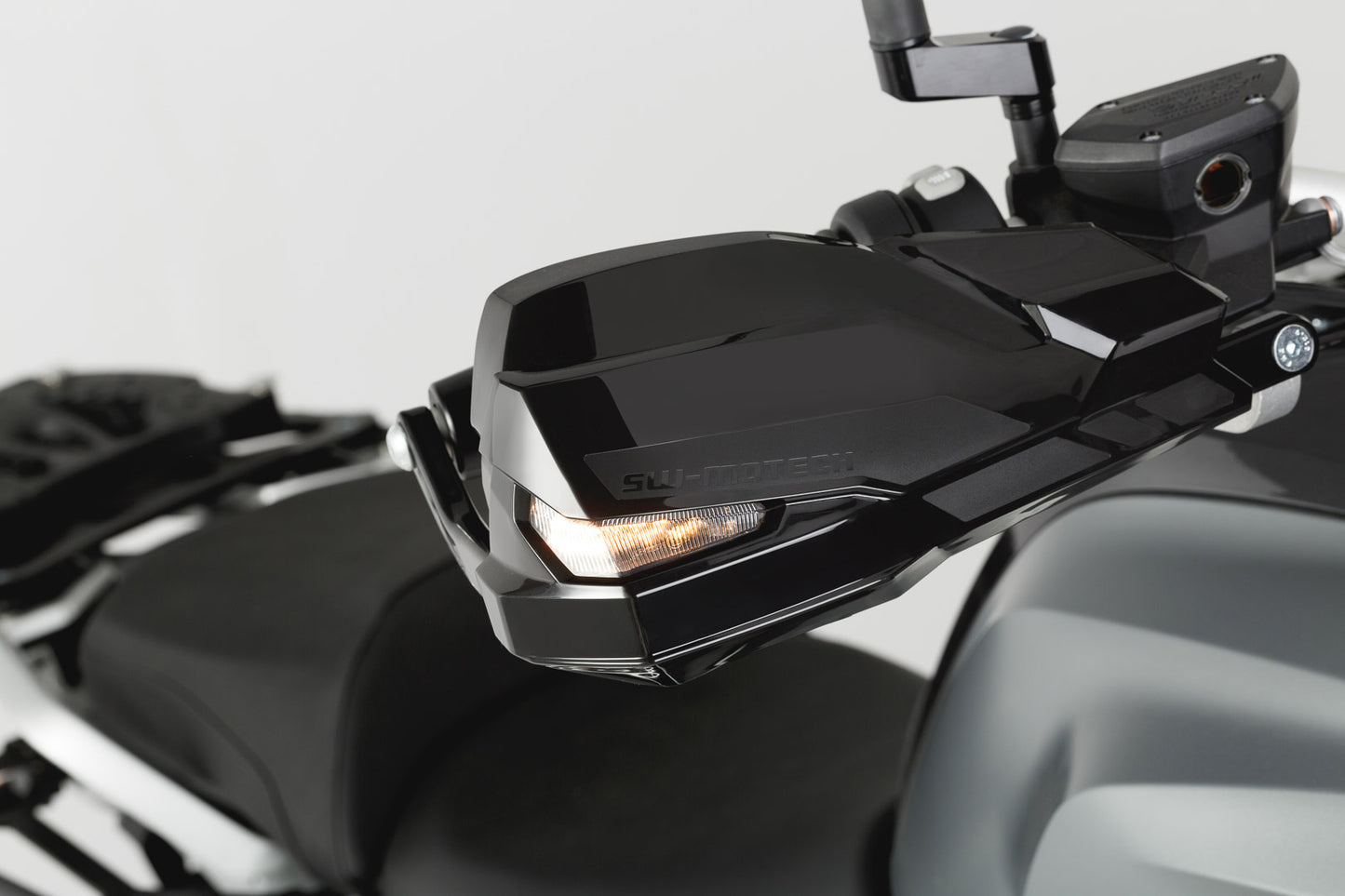 SW-MOTECH KOBRA HANDGUARD R1200GS/F900R/XR (12-24) HPR.00.220.21200/B