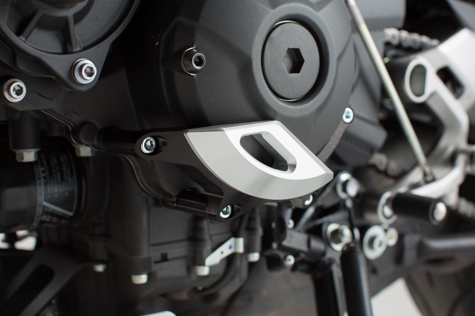 SW-MOTECH ENGINE CASE PROTECTOR MT09/TRACER/XSR900 MSS.06.599.10100