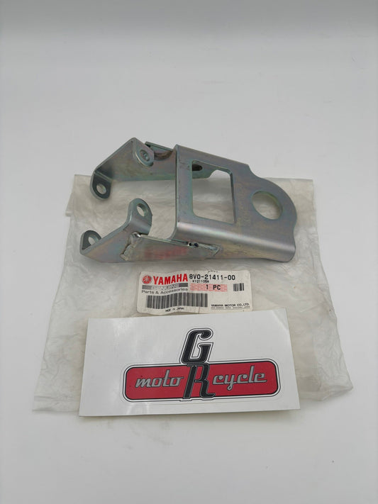 YAMAHA ENGINE BRACKET 1 8V0-21411-00-00 Y234