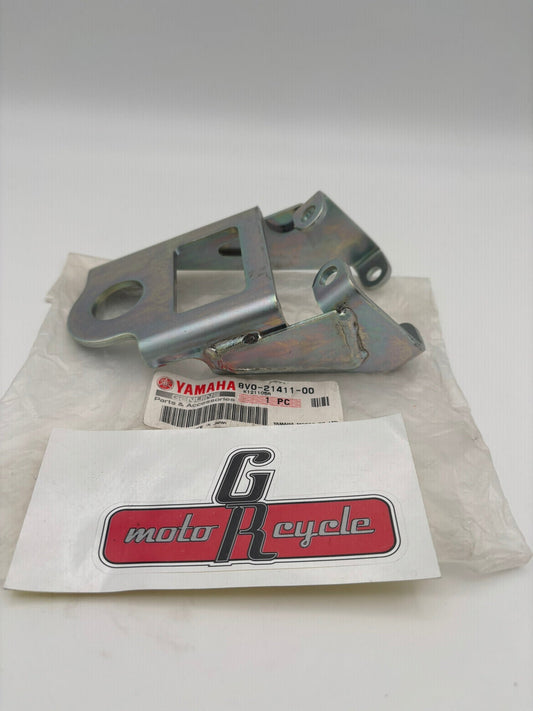 YAMAHA ENGINE BRACKET 1 8V0-21411-00-00 Y234