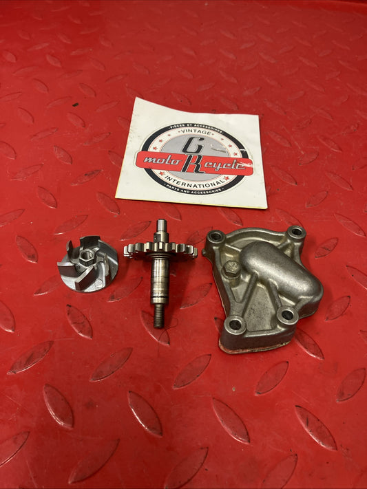 Honda CR250R 2000 water pump cover shaft gear impeller 1997 1998 1999 2001