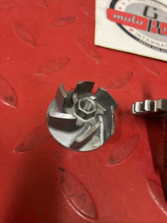 Honda CR250R 2000 water pump cover shaft gear impeller 1997 1998 1999 2001
