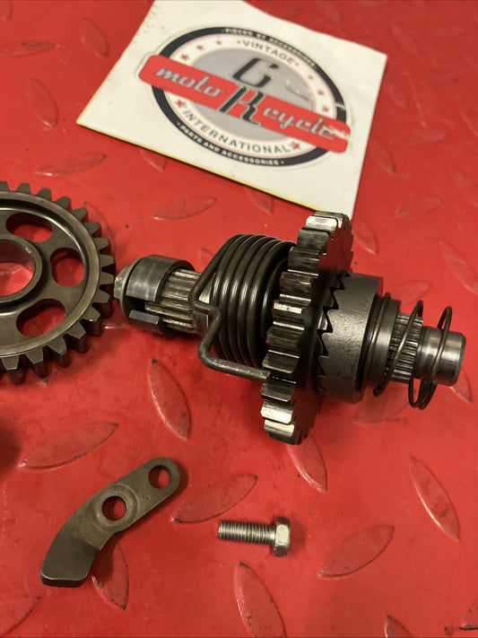 Honda CR250R 2000 kickstarter kick starter spindle shaft idle gear 1996 - 2002