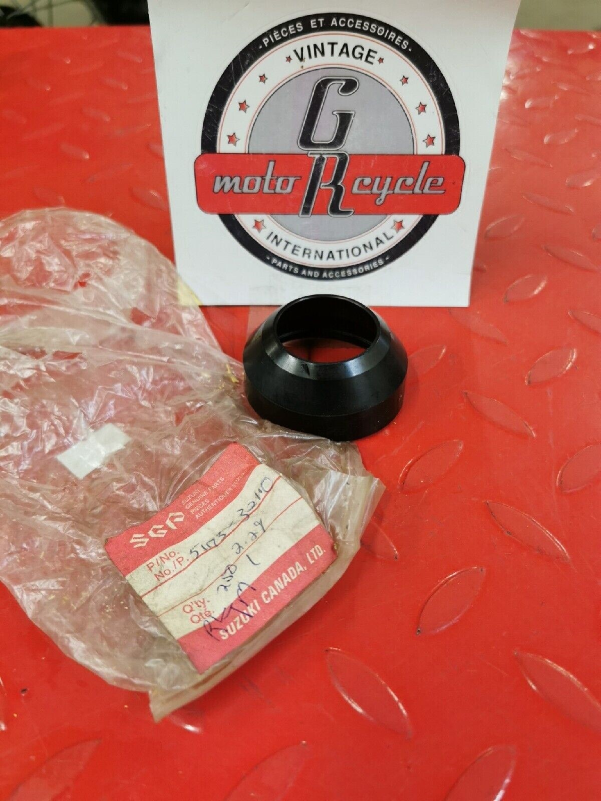 SUZUKI  DUST SEAL 51173-32110 S12