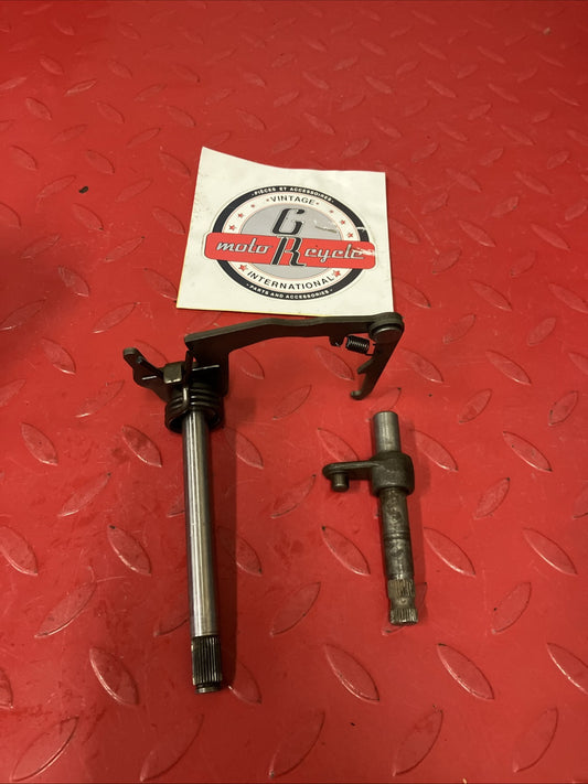 Yamaha DT175 1974 transmission gearshift gear shift shaft spindle lever 1975
