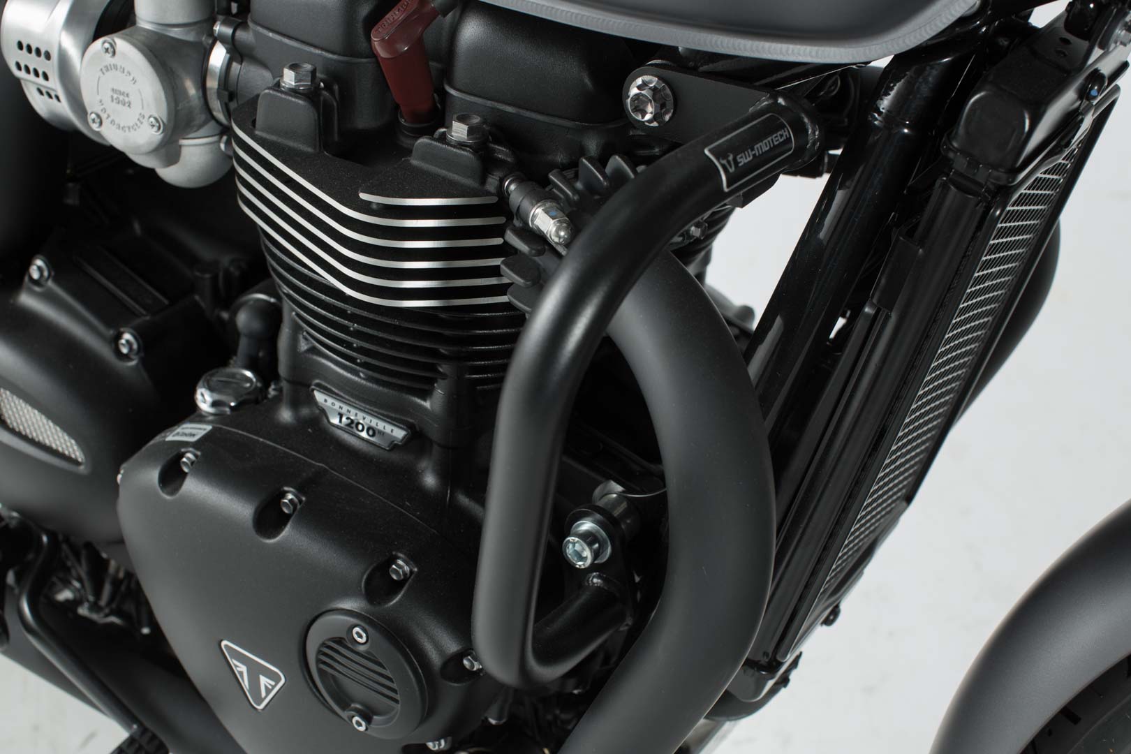 SW-MOTECH CRASHBAR TRIUMPH BONNEVILLE T100 (16-24) SBL.11.667.10004/B